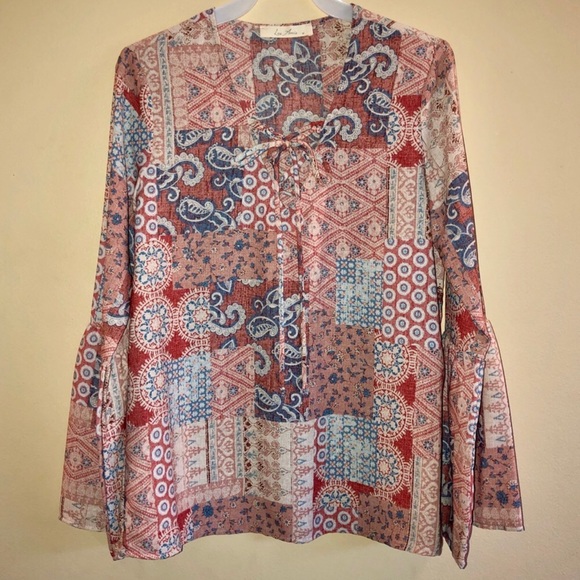 FINAL—AMIS—WOMEN’S BOHO-CHIC LACE-UP FRONT V-NECK DETAIL & FLARED SLEEVES!! BNWT - Picture 1 of 11